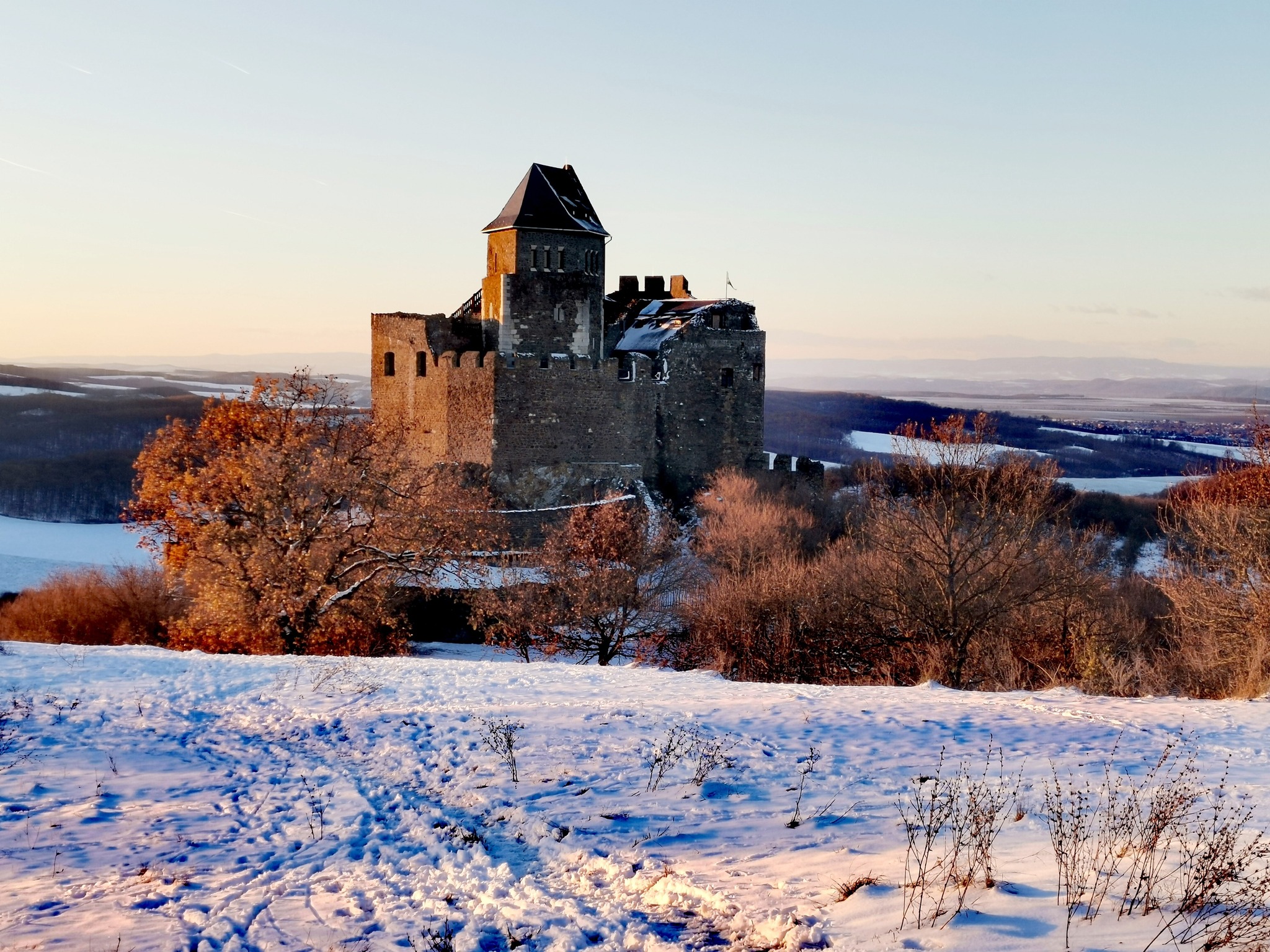 Vártúra hóesésben: 9 kalandos erődítmény, ami meghódítja a szíveteket idén télen