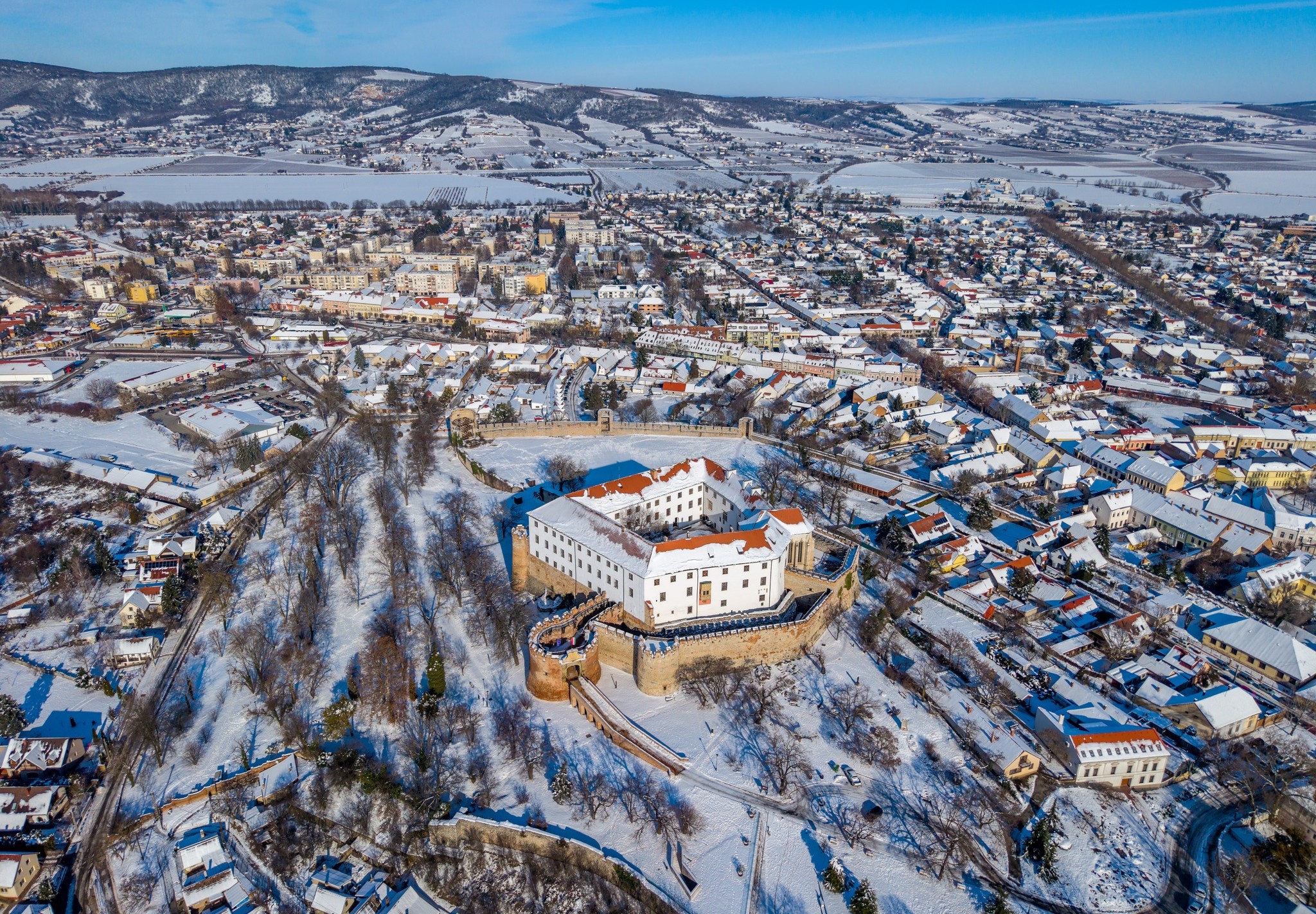 A Tenkes kapitányának világa elevenedik meg a Villányi-hegység lábánál
