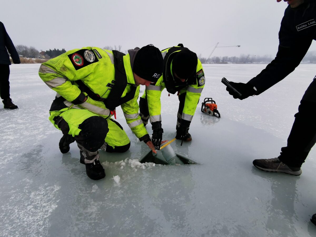 Omszk-tó, Budakalász, szabadtéri jég, biztonságos korcsolyázás, korcsolyázás tavon, január, tél