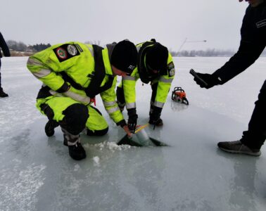 Omszk-tó, Budakalász, szabadtéri jég, biztonságos korcsolyázás, korcsolyázás tavon, január, tél