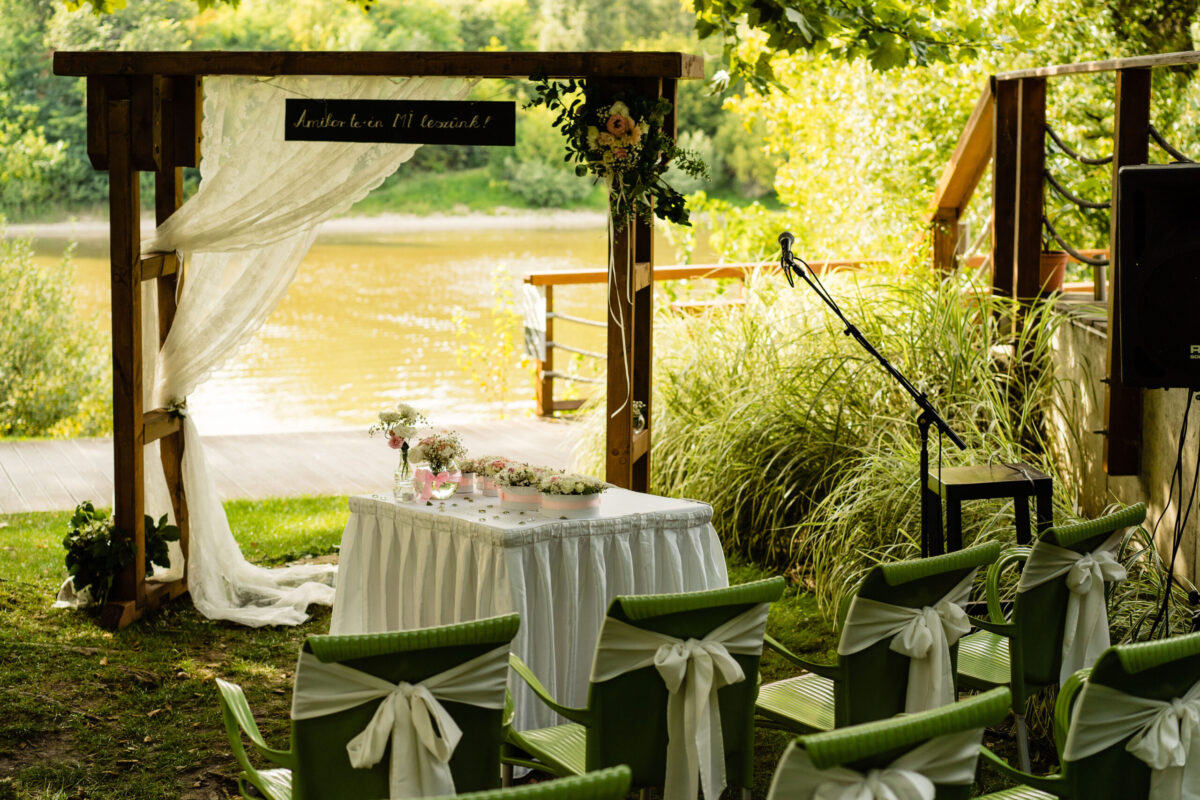 Idilli oázis: Café Ponyvaregény