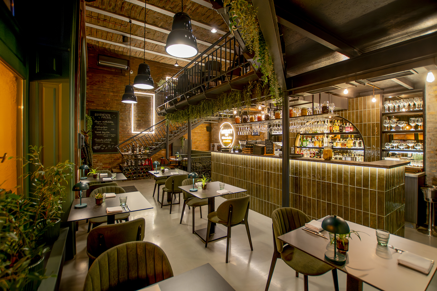 A magyar konyha újragondolt ízei kínálnak bakancslistás gasztroélményt Budapest régi-új éttermében