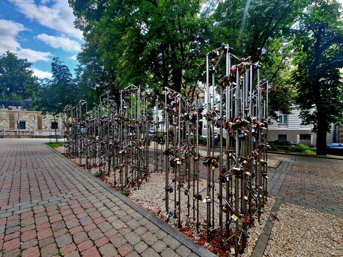 szerelemlakat, lakatfal, Valentin-nap, romantika, Magyarország, belföld