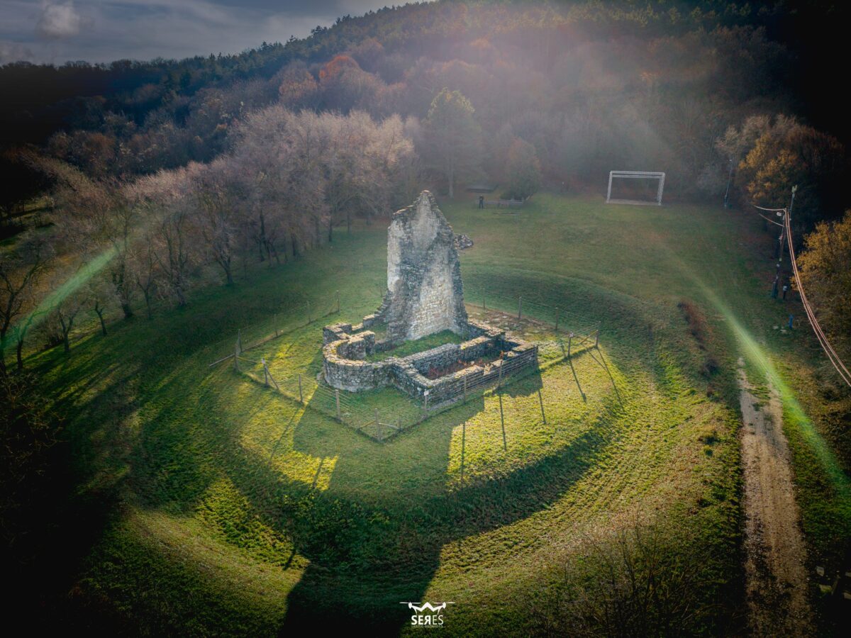 Csabdi, Csabdi templomrom, kirándulás, műemlék, tavasz