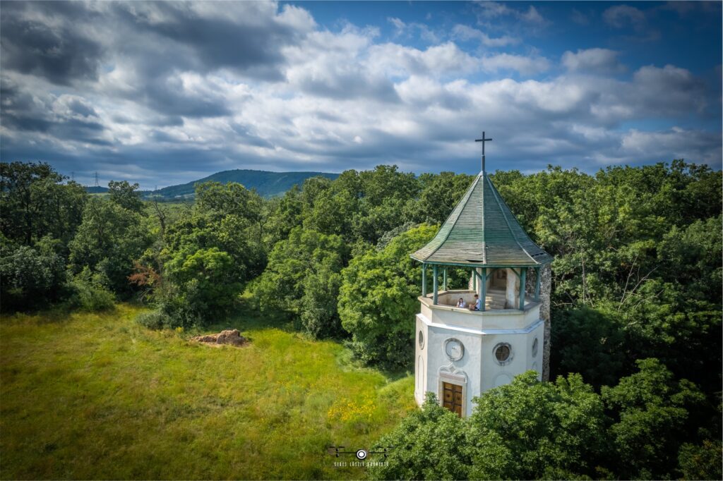 Szent Ferenc kápolna, Vértes látnivaló, vadászkápolna