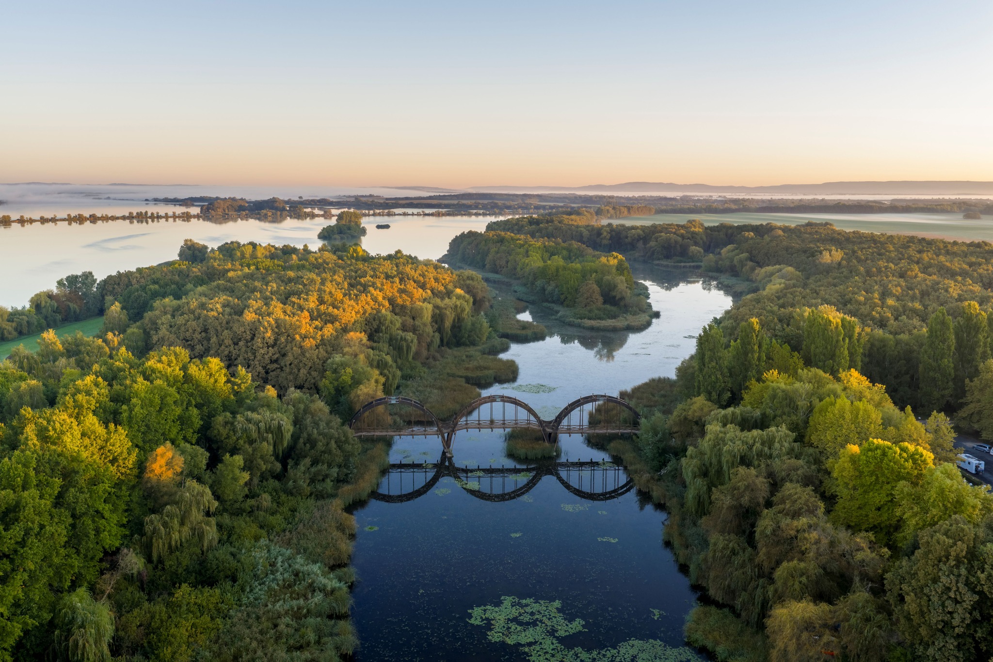 Tavaszi élmények és úti célok a Balatonnál, melyek emlékezetessé teszik a szezonnyitó kiruccanást
