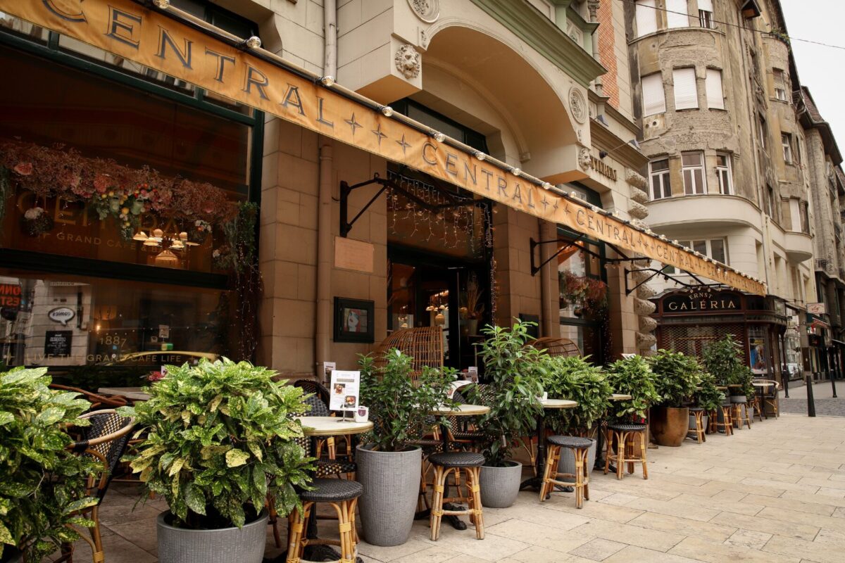 Central Grand Cafe & Bar