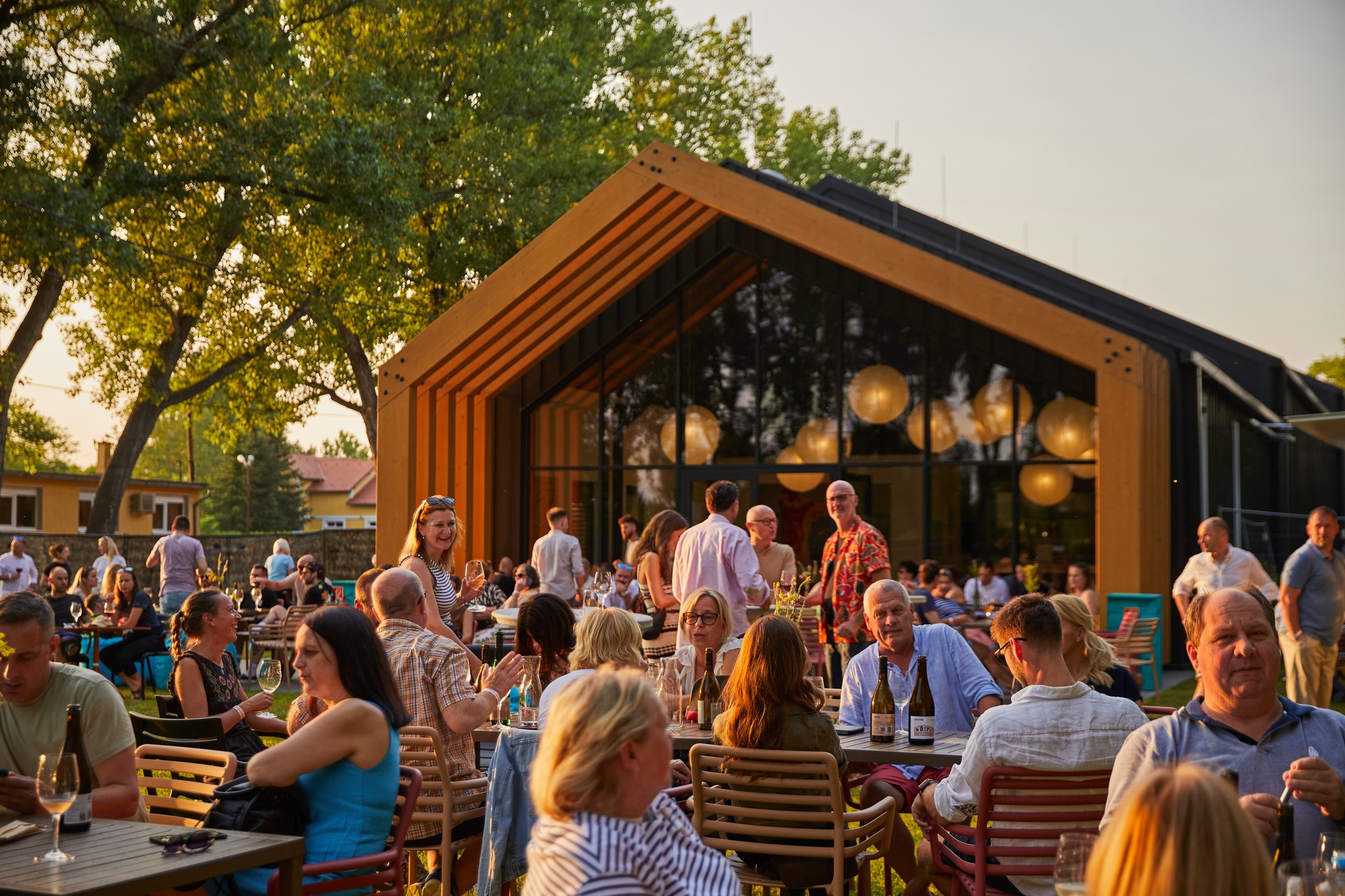 10 remek teraszos gasztrohely és kerthelyiség tavaszra a Balaton északi partján