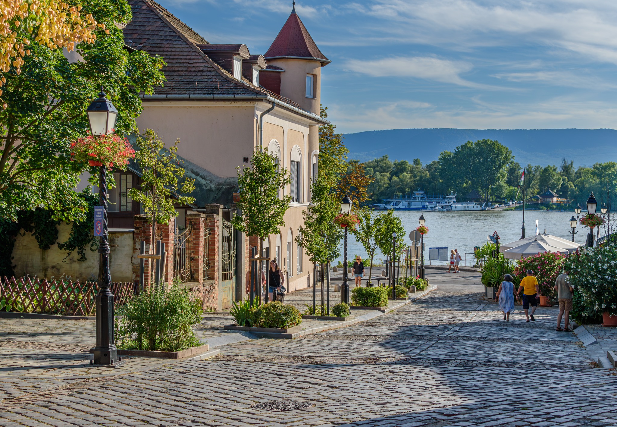 8 lenyűgöző látnivaló, amit érdemes felfedezni tavasszal a Dunakanyar imádnivaló városában