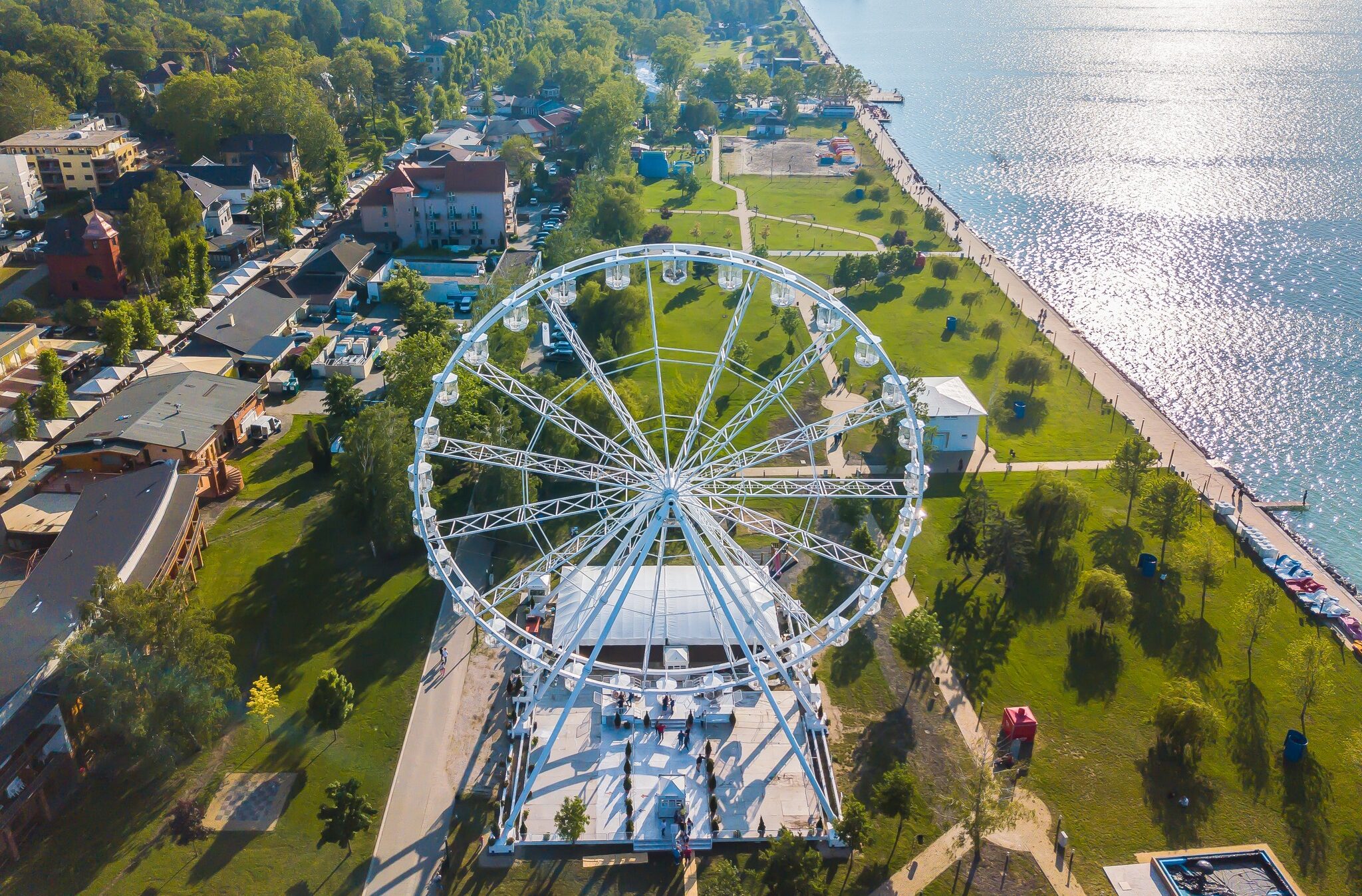 13 pezsdítő nyáreleji program a Balatonnál 2026 májusában