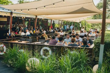 VakVarjú Beach Bistro budapesti kerthelyiség