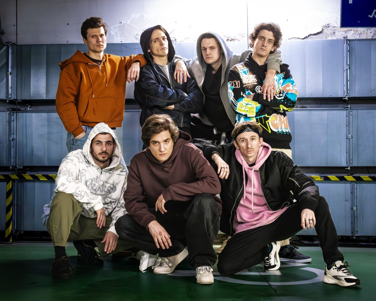 Velem Mindig Történik Valami SICC Production színdarab