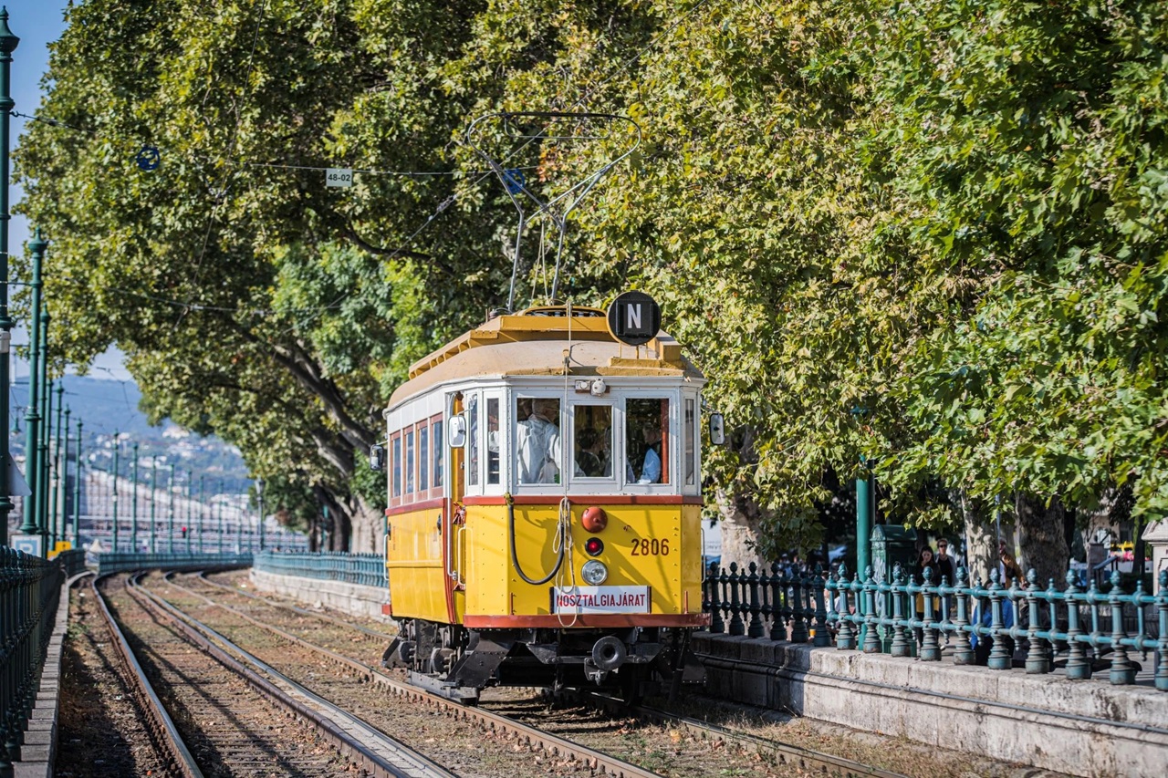 Nosztalgiajáratok csempésznek múltidéző hangulatot a hétvégékbe Budapesten