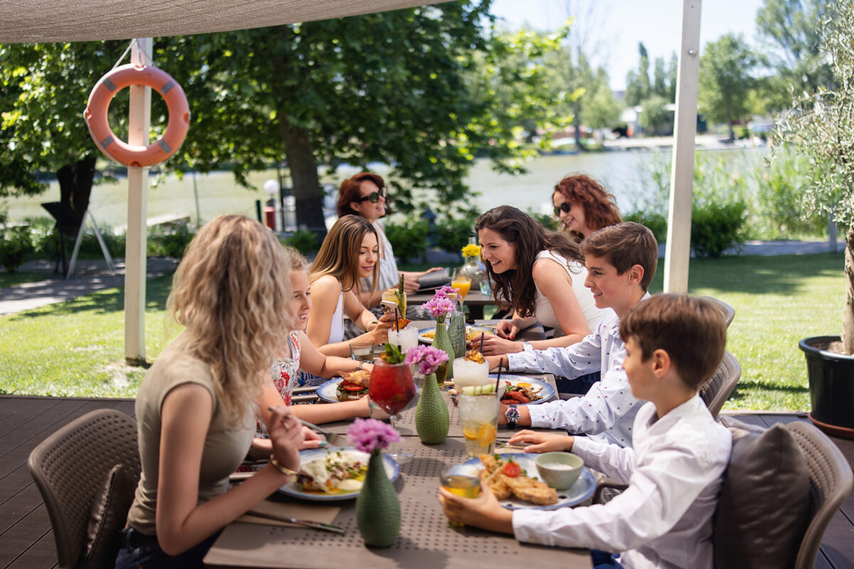 Duna Garden Bistro kiülős étterem Budapesten