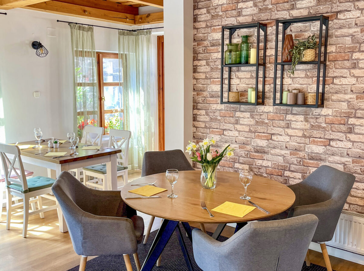 Muskátli Restaurant & Confectionery restaurant on the Northern Shore of Lake Balaton