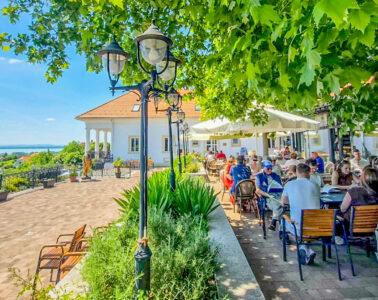 Zenit Balaton Étterem & Bar étterem a Balaton északi partján