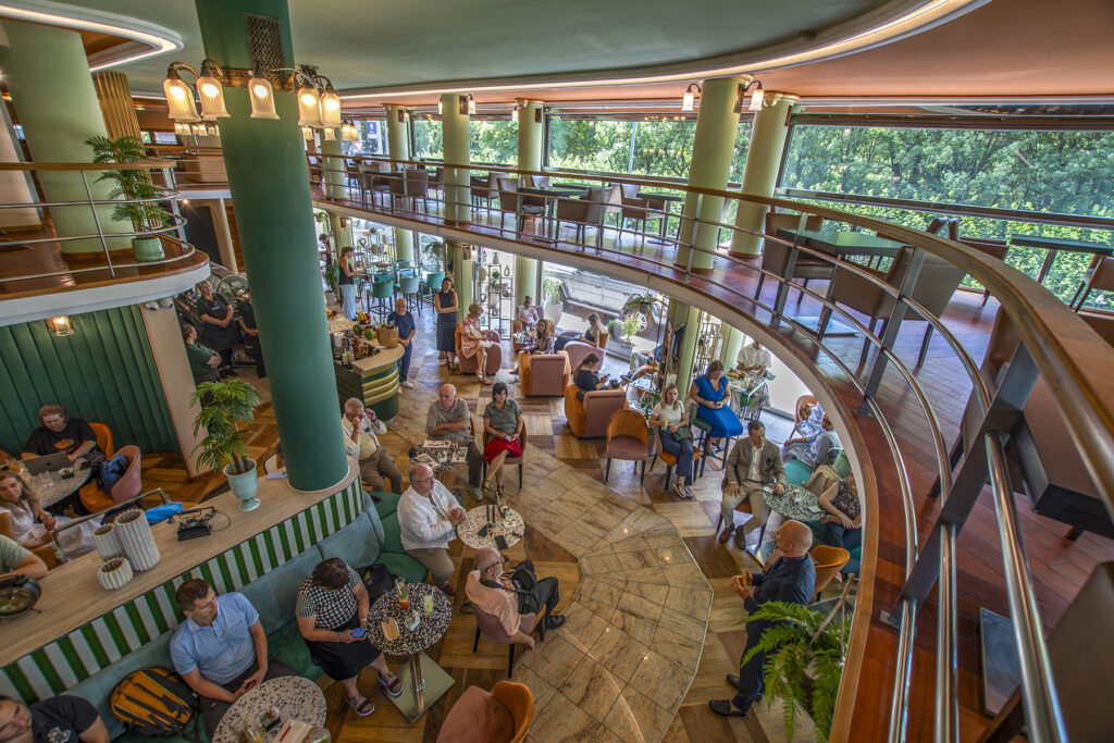 Visszatér a legendás budapesti kávéház, ahol az art deco és a különleges ízek játsszák a főszerepet
