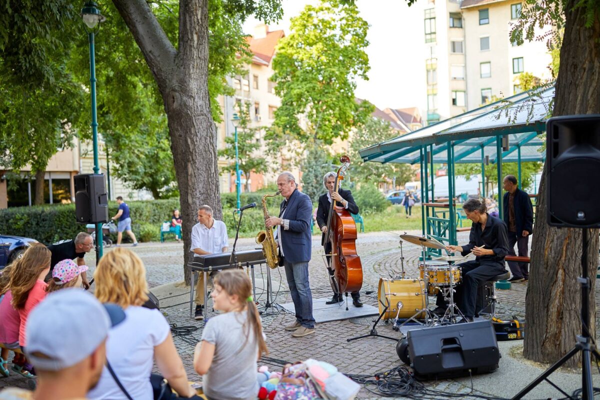 Zenés estek a Ferenc téren szabadtéri koncert Budapesten