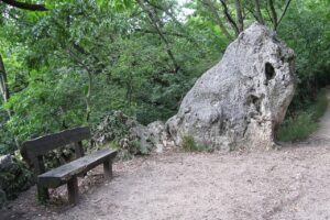 Kecske-hegyi kőoroszlán, Oroszlán-szikla