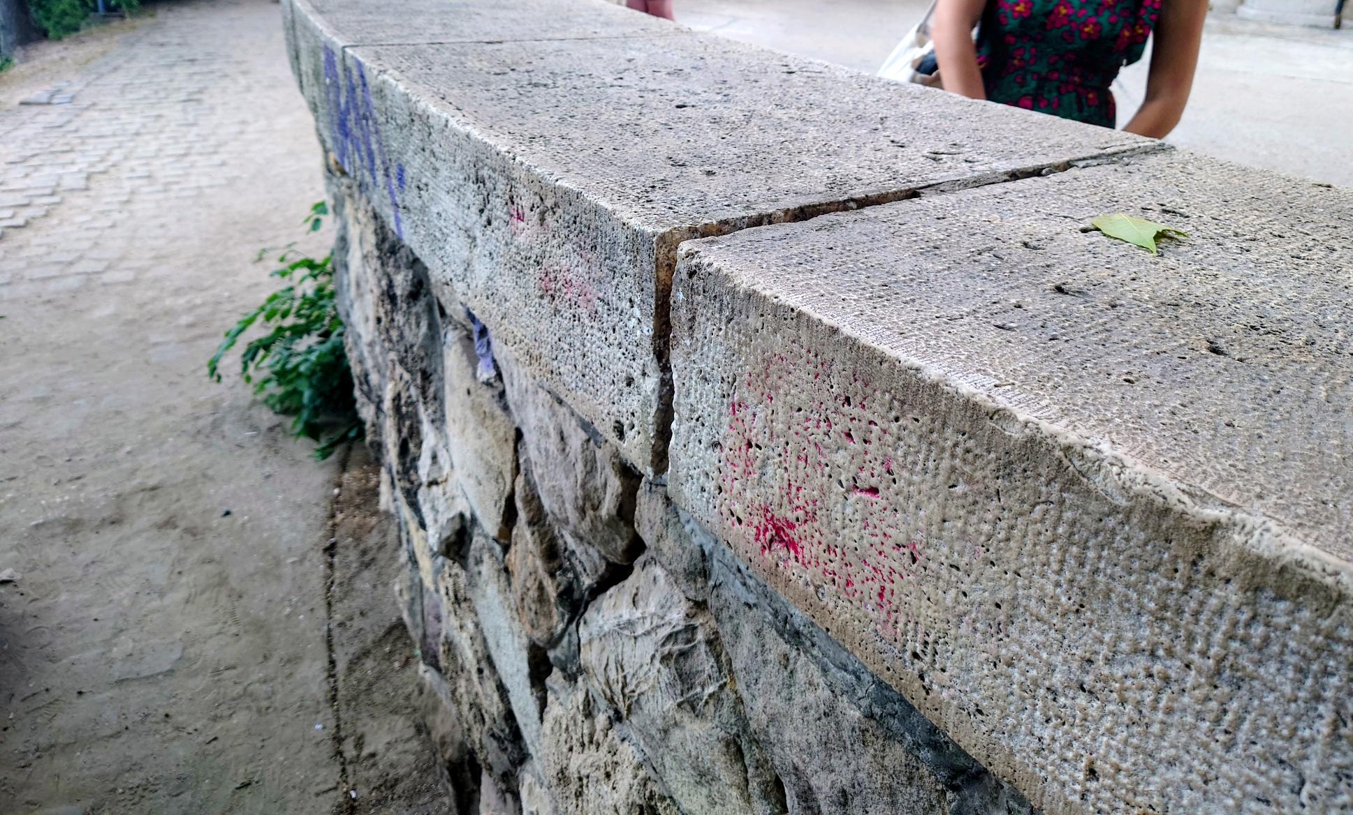 Szőrén-szálán eltűnt Budapest egyik legkedveltebb Kolodko miniszobra