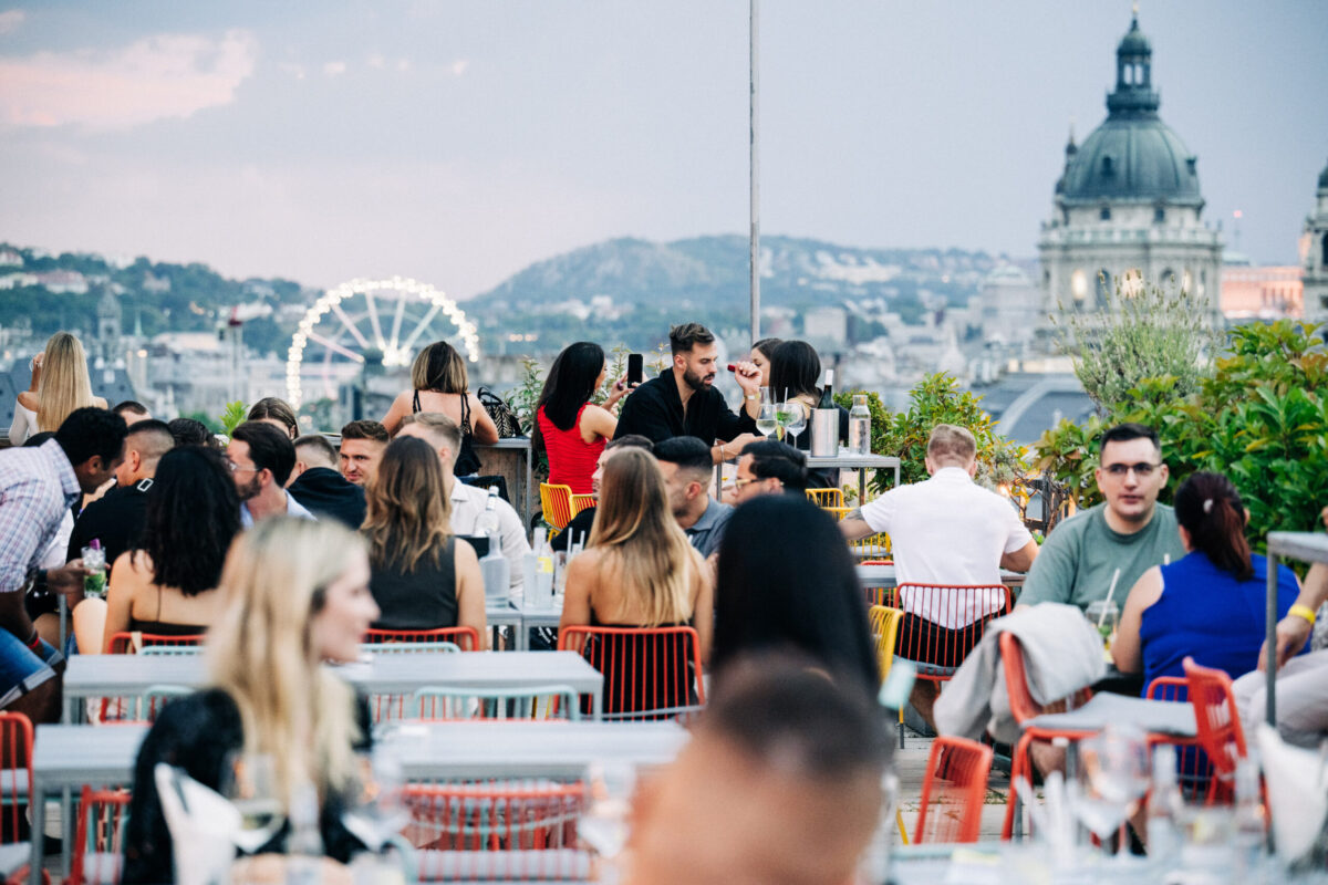 360 Bar skybar rooftop bar étterem Budapesten