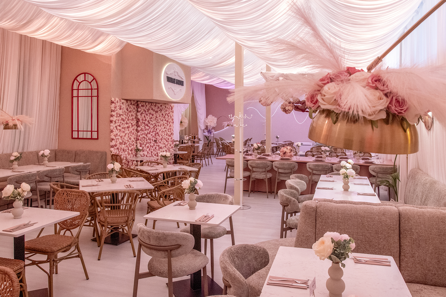 For Dinner, Drinks & Something More: 8 Perfect Date Spots in Budapest