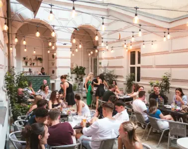 Furmint Budapest borbár belső udvar Budapesten