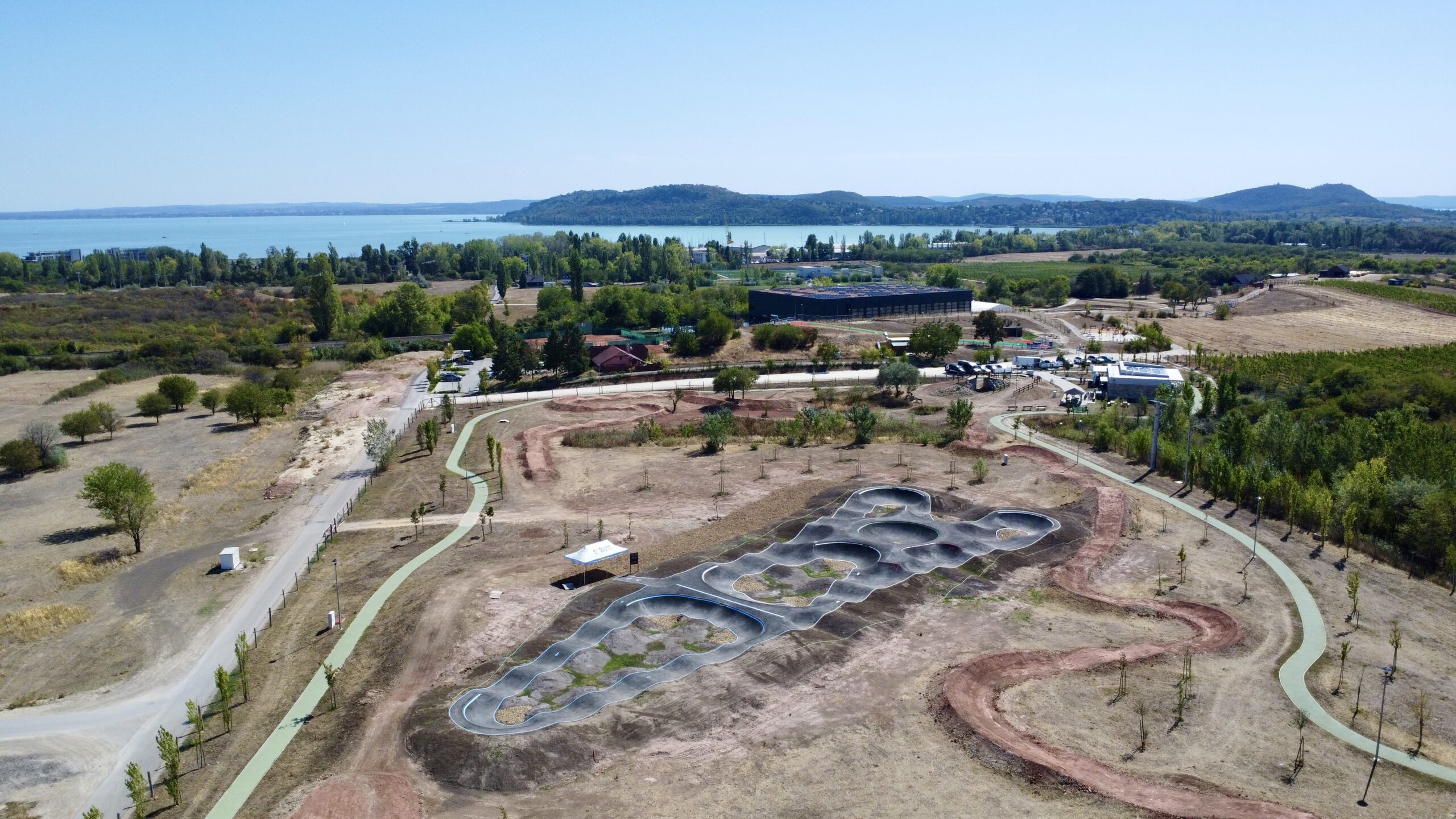 Új, ingyenes, kerékpáros élményparkkal gazdagodott a Balaton északi partja