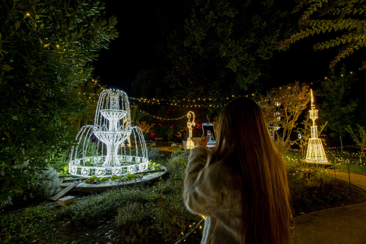 Garden of Lights 2026 A Szépség és a Szörnyeteg fénypark fénykiállítás Budapesten