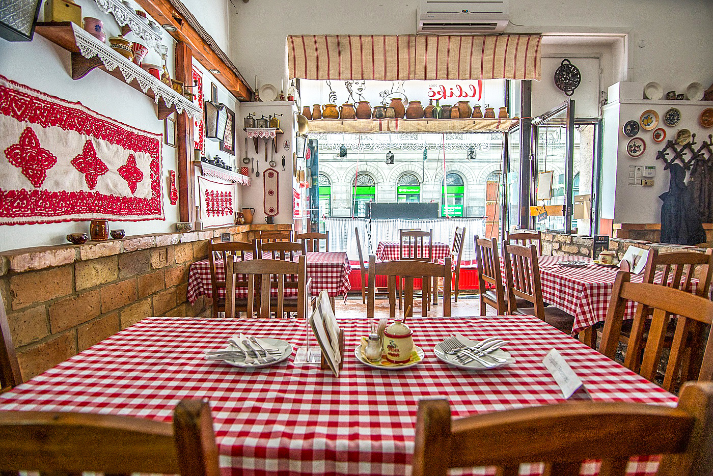 A Taste of Hungary: 10 Authentic Restaurants to Visit in Budapest